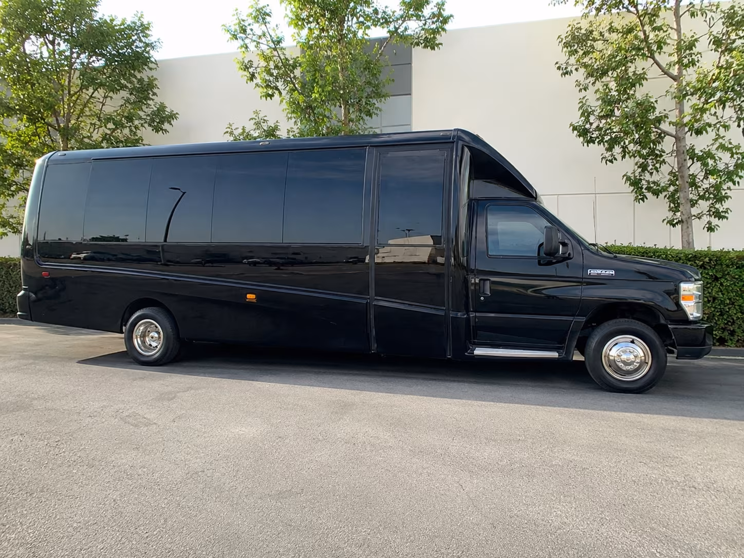 guest shuttles to on cloud wine winery and wedding venues around shreveport