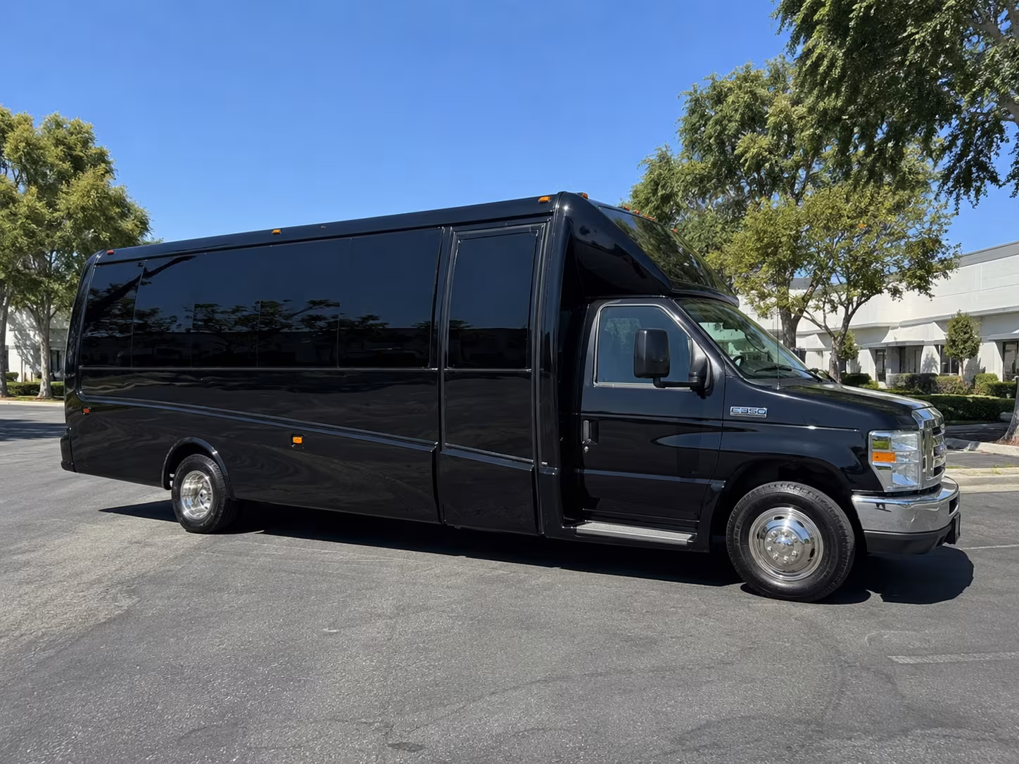 shreveport corporate retreat shuttle bus rentals